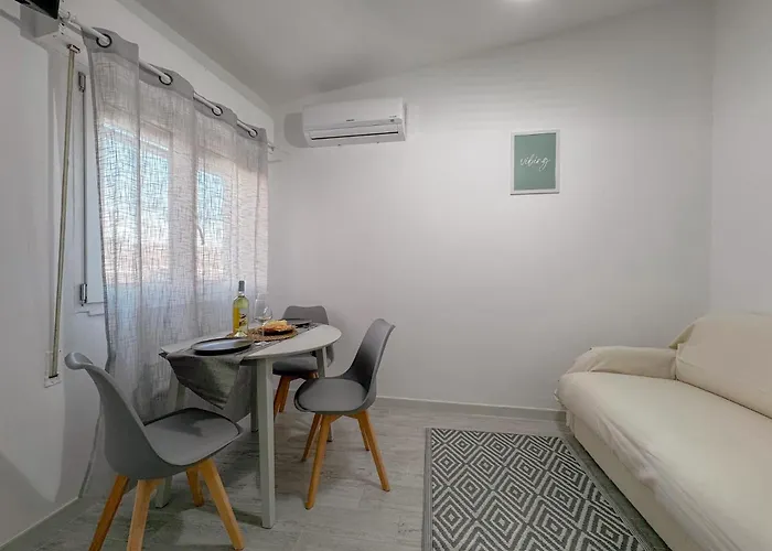 Center - Wi-fi & Private Parking By Host Hero Apartament Stintino