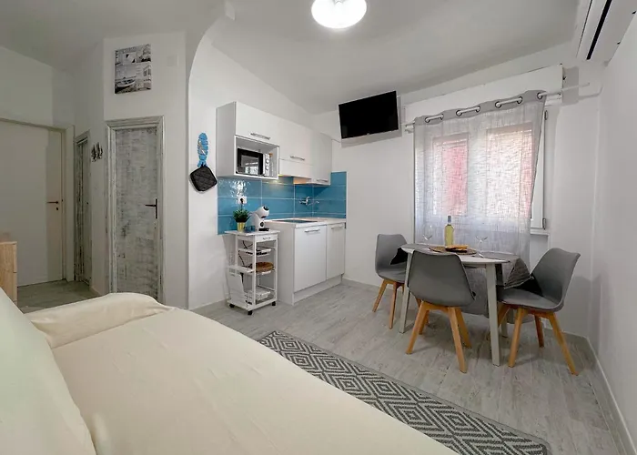 Center - Wi-fi & Private Parking By Host Hero Apartament Stintino