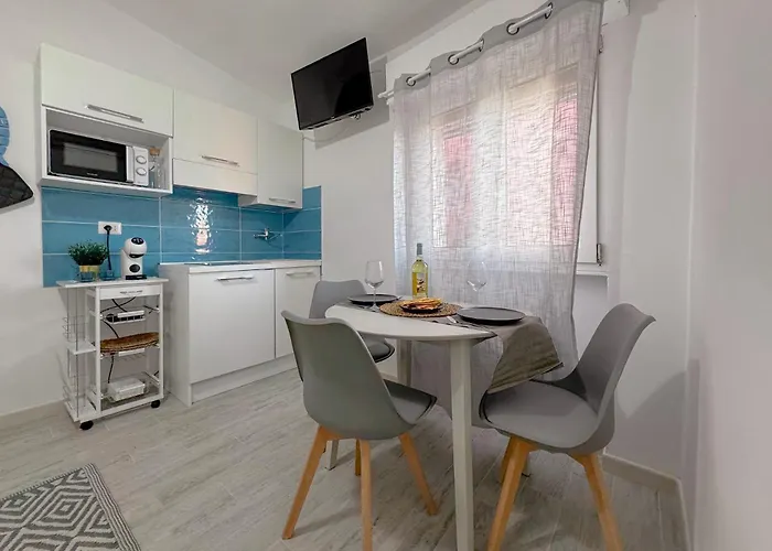 Apartament Center - Wi-fi & Private Parking By Host Hero Stintino