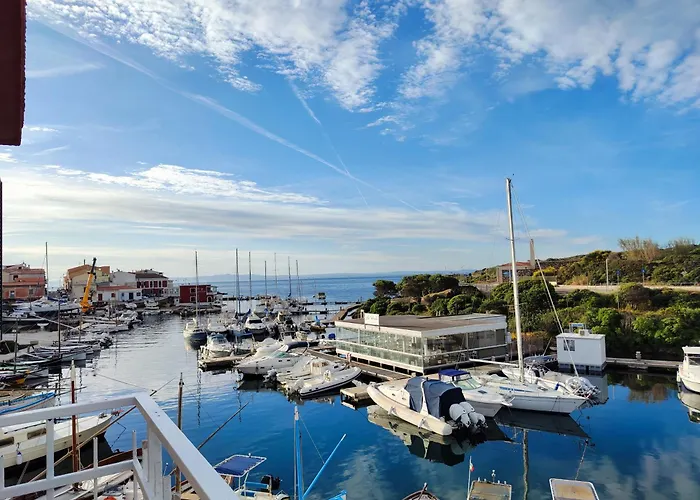 Center - Wi-fi & Private Parking By Host Hero Apartament Stintino