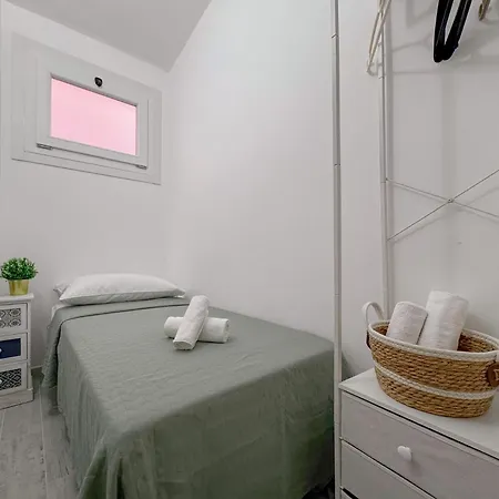 Center - Wi-fi & Private Parking Apartment