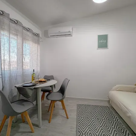 Center - Wi-fi & Private Parking Apartment Stintino