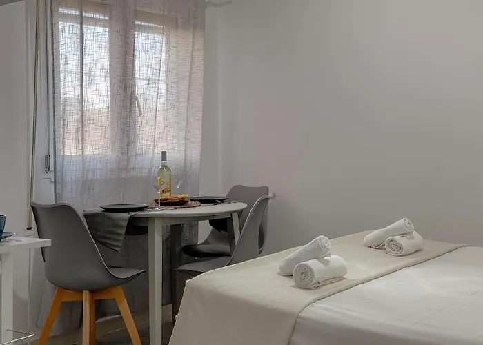 Center - Wi-fi & Private Parking By Host Hero Stintino